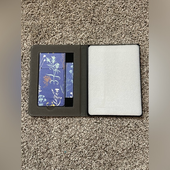 NEW Kindle 11th generation Paperwhite floral case w/ kickstand and cardholder - Picture 2 of 5